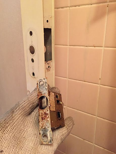 レバーハンドル浴室錠の交換