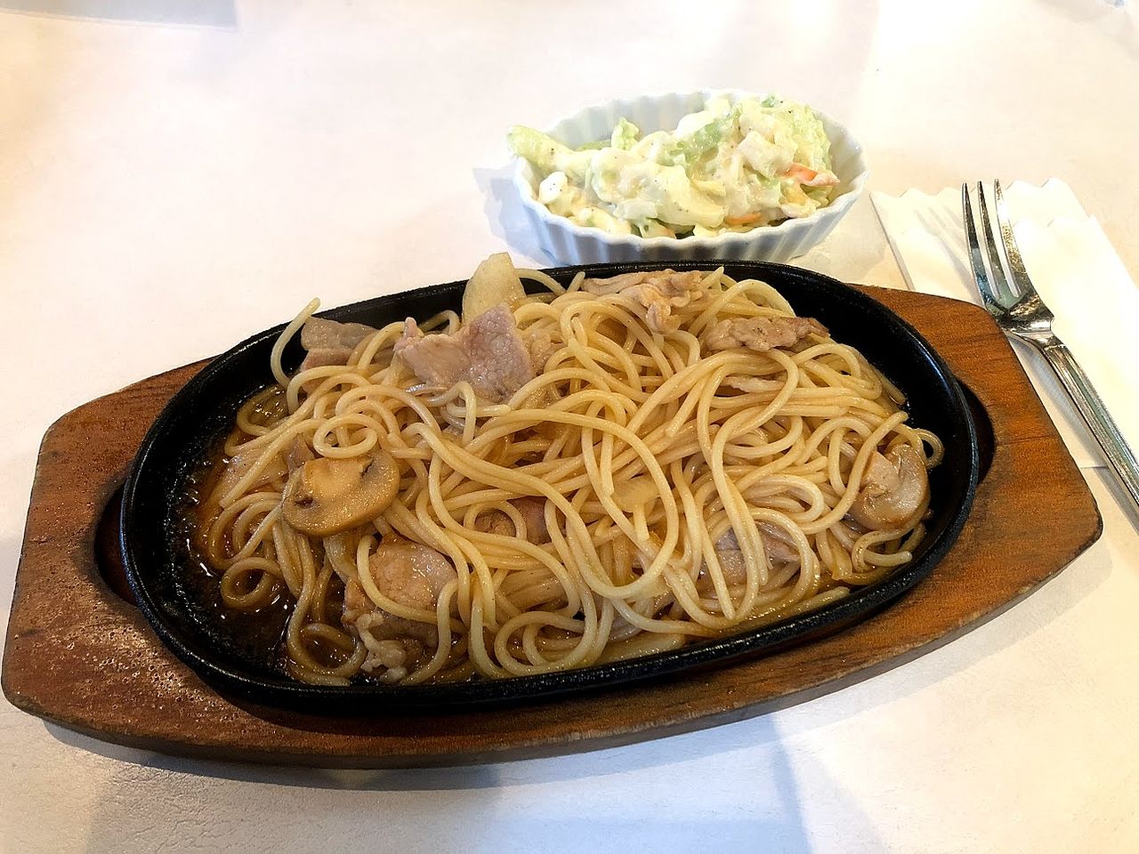 肉入りスパゲッティー（ガーリックソース）　1,050円